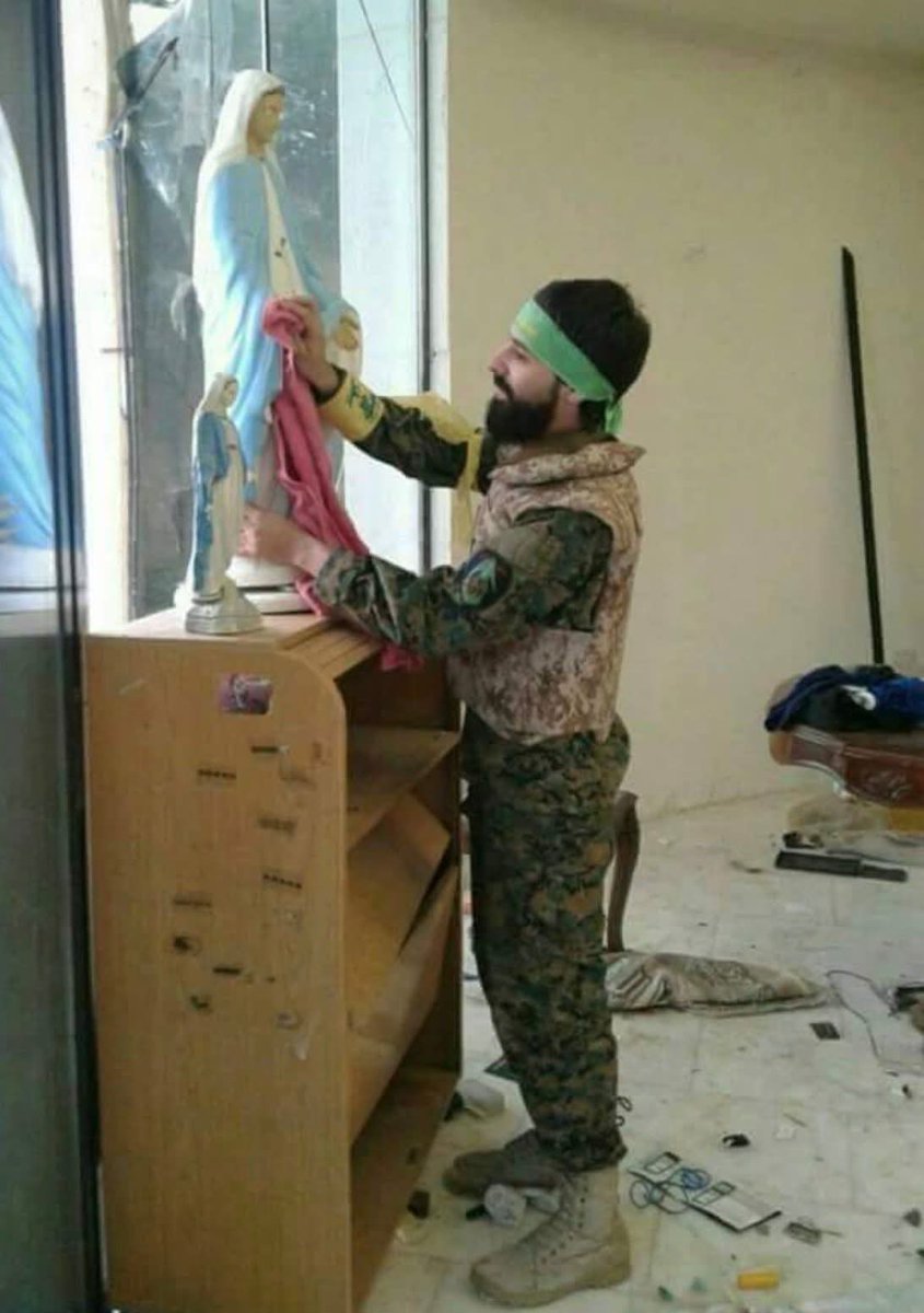somospueblo_es's tweet photo. Jamás olvidemos como #Hezbola protegió a las antiguas comunidades cristianas de #Siria de los #terroristas takfiríes. 

Son la única fuerza patriota que han luchado contra #AlQaeda el #ISIS y ahora el #terrorismo sionista que sigue bombardeando escuelas y hospitales.
#isisrael https://t.co/0rpyXRCqyH