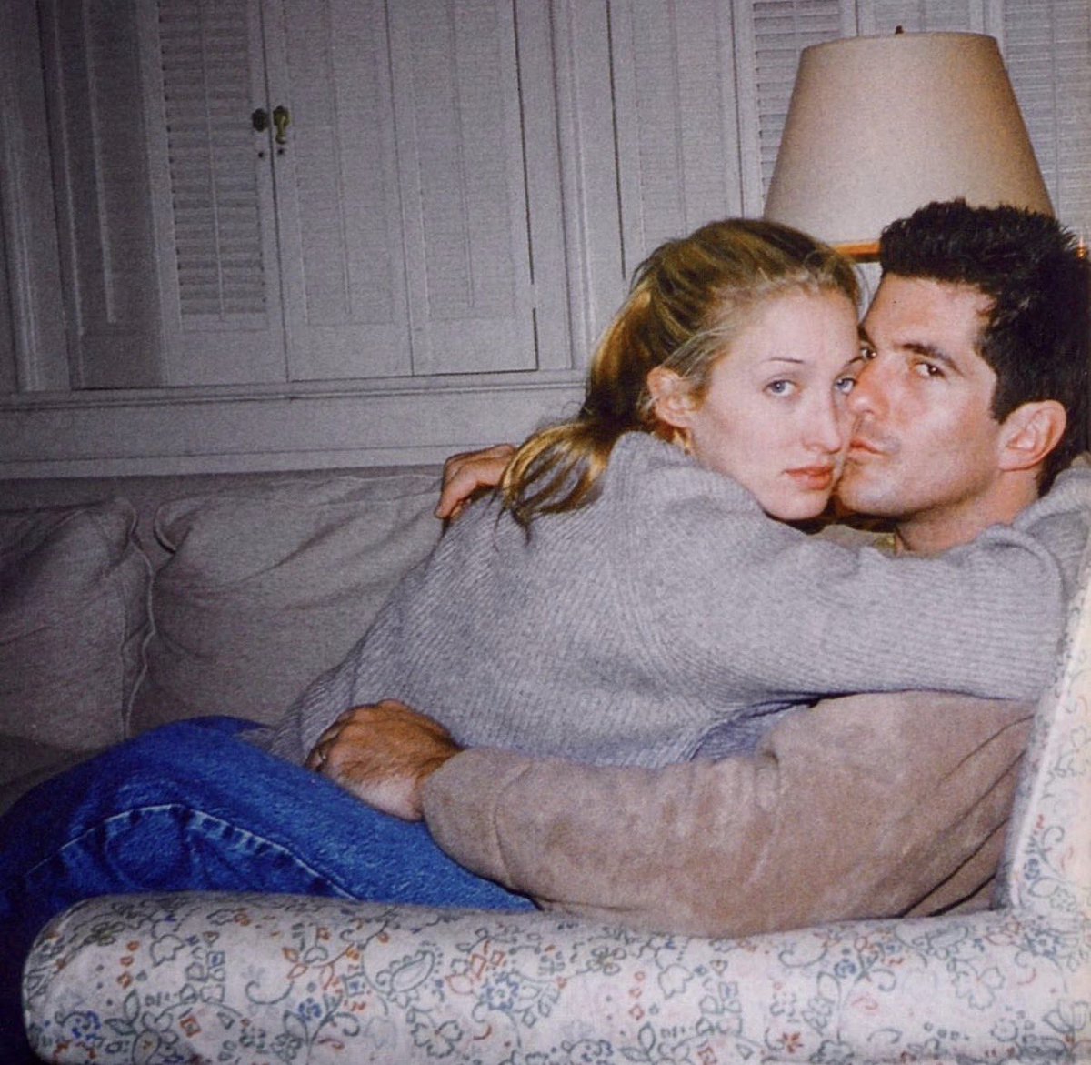 mercermuse's tweet photo. John F. Kennedy Jr. and Carolyn Bessette Kennedy on Thanksgiving in  November, 1997. https://t.co/YSDPiT6VaI