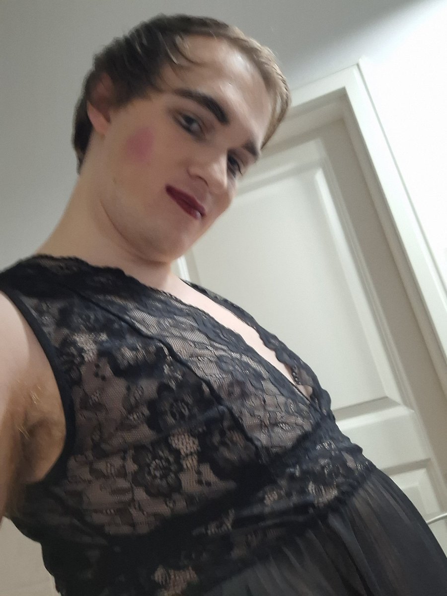 Leashslave tweet media