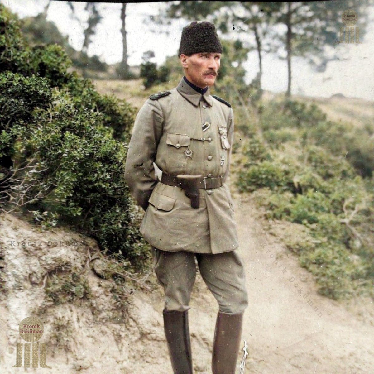 Anafartalar Grup Kumandanı Kurmay Albay Mustafa Kemal Bey, Çanakkale. (1915)