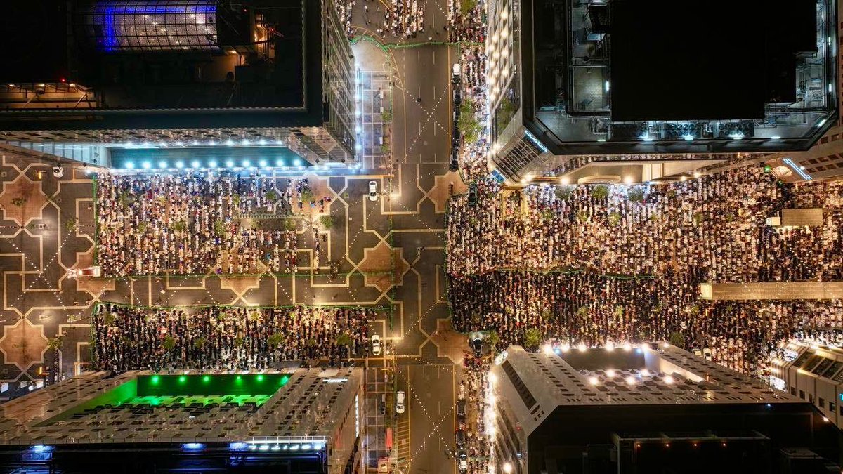 مشاهد من صلاة العشاء والتراويح و #ختمة_القرآن في رحاب #المسجد_النبوي ليلة 29 رمضان.

#المدينة_المنورة