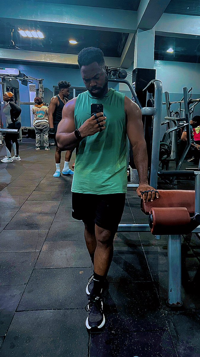 iztoriii's tweet photo. This is a sign that life is good... 🏋🏾️‍♂️⚡️☄️ https://t.co/1Hi47unfHC