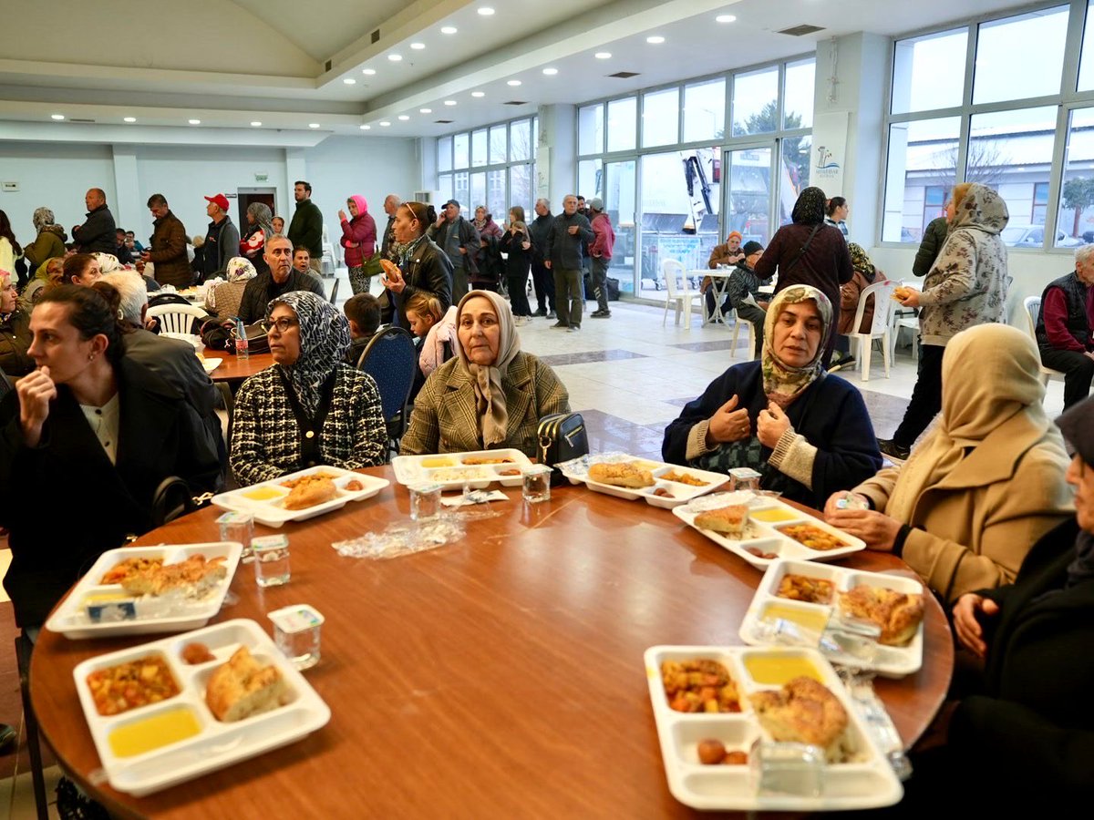 gokhnpehlivan's tweet photo. Babamız Recep Pehlivan’ın aramızdan ayrılışının birinci yılı vesilesiyle, Pehlivan ailesi olarak ruhuna ithafen düzenlediğimiz hayır yemeğinde soframızı paylaşan, dualarını esirgemeyen tüm hemşerilerimizden Allah razı olsun. 

Rabbim, mübarek ramazan ayında yaptığımız hayırları kabul eylesin; mekanı cennet olsun.