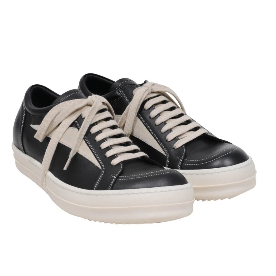 shotupin4k's tweet photo. LeBron James wearing 
FW22 Rick Owens Strobe Vans ($800+) 

Worn during his 38th birthday in 2022 before a game against the Atlanta Hawks. https://t.co/So6MPRdSvh