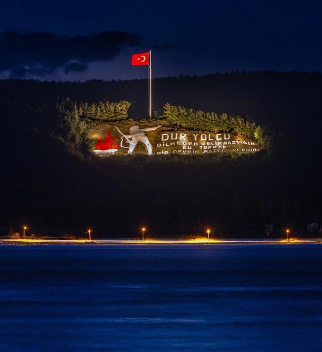 digerkm's tweet photo. Onlardan geriye kalan bu topraklar.. bu vatan. 

Çanakkale Geçilmez! https://t.co/jhersdsylt