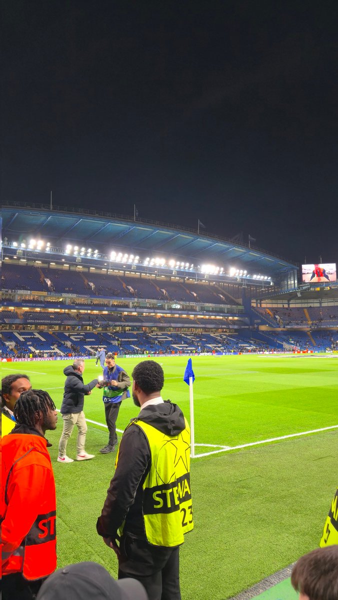 Benlpsg's tweet photo. On tour 🔴🔵 #CFCPSG https://t.co/sFUTOdnK9M