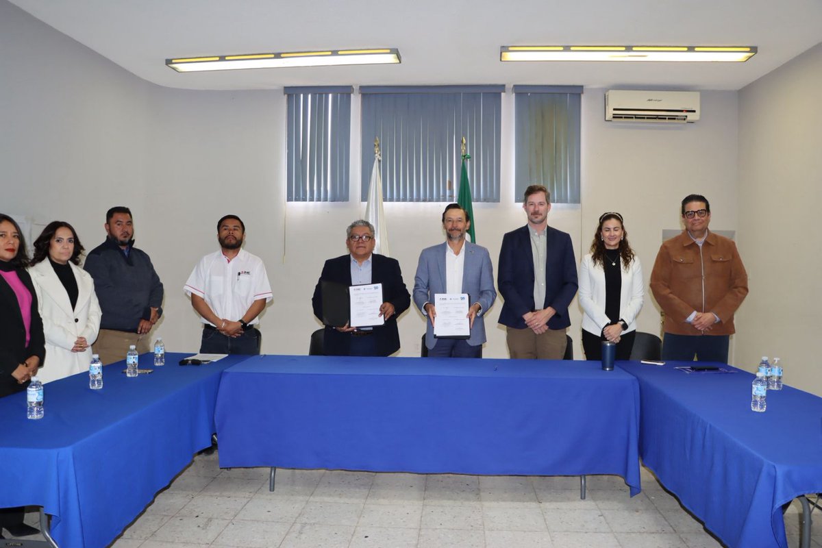 INECoahuila's tweet photo. #ENTERATE | Se llevó a cabo la firma del Convenio de Colaboración en materia de Participación Ciudadana entre el INE Coahuila y @Coparmexcoah.
Este acuerdo tiene como propósito promover el ejercicio informado del voto y fomentar una participación ciudadana activa y responsable. https://t.co/YW1dLabg7F