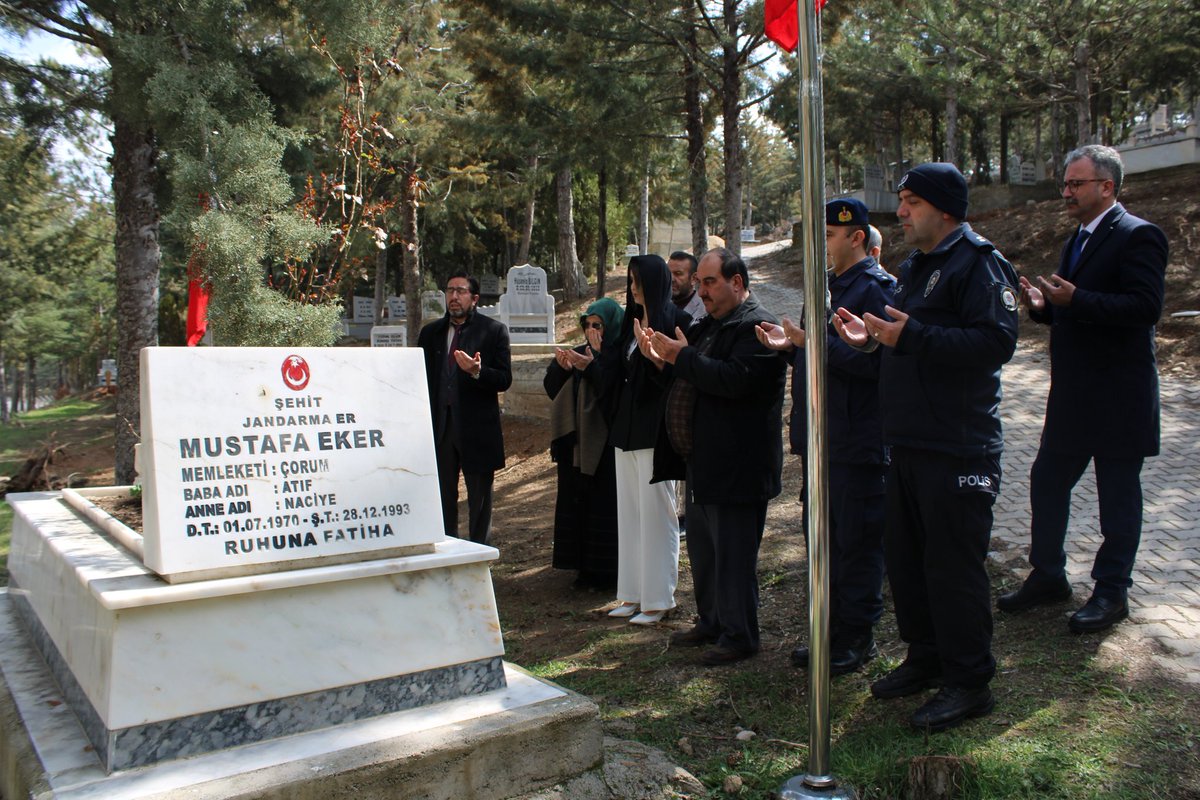 Şehit Mustafa EKER kabri başında dualarla anıldı.