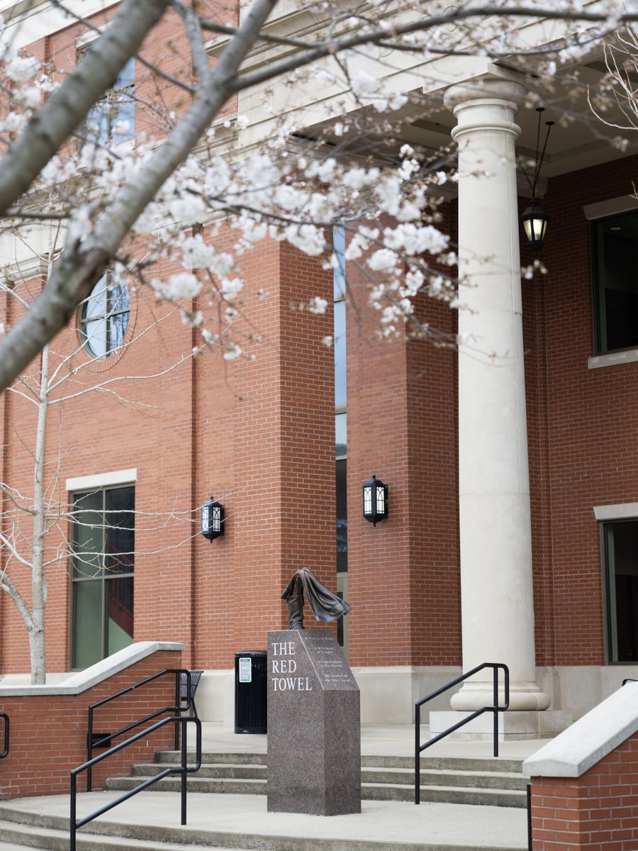 wku's tweet photo. As a reminder, WKU will be closed Wednesday, March 18 through Friday, March 20 for Spring Break. 🌱🌸 

#WKU #SpringAtWKU #SpringBreak https://t.co/U1xCpkQqB4
