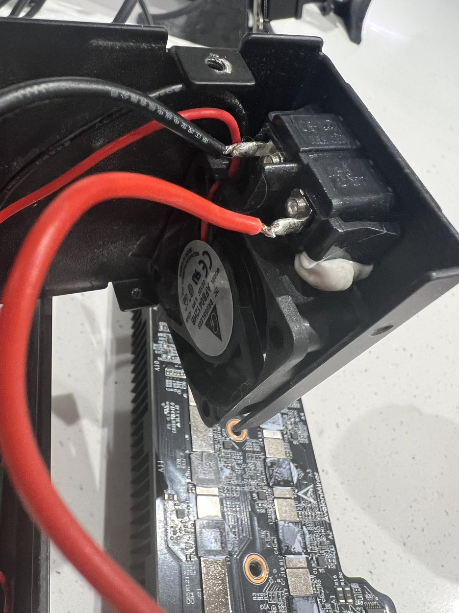 HeliumDeploy tweet media