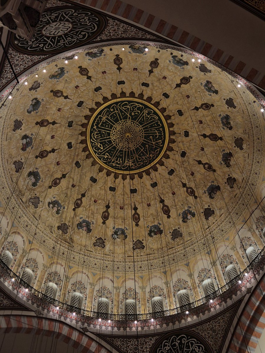 mureyyime's tweet photo. Süleymaniye'de bir teravih çıkışı
(bu sene de geleneği bozmadık çok şükür) https://t.co/2tRePPa9TA