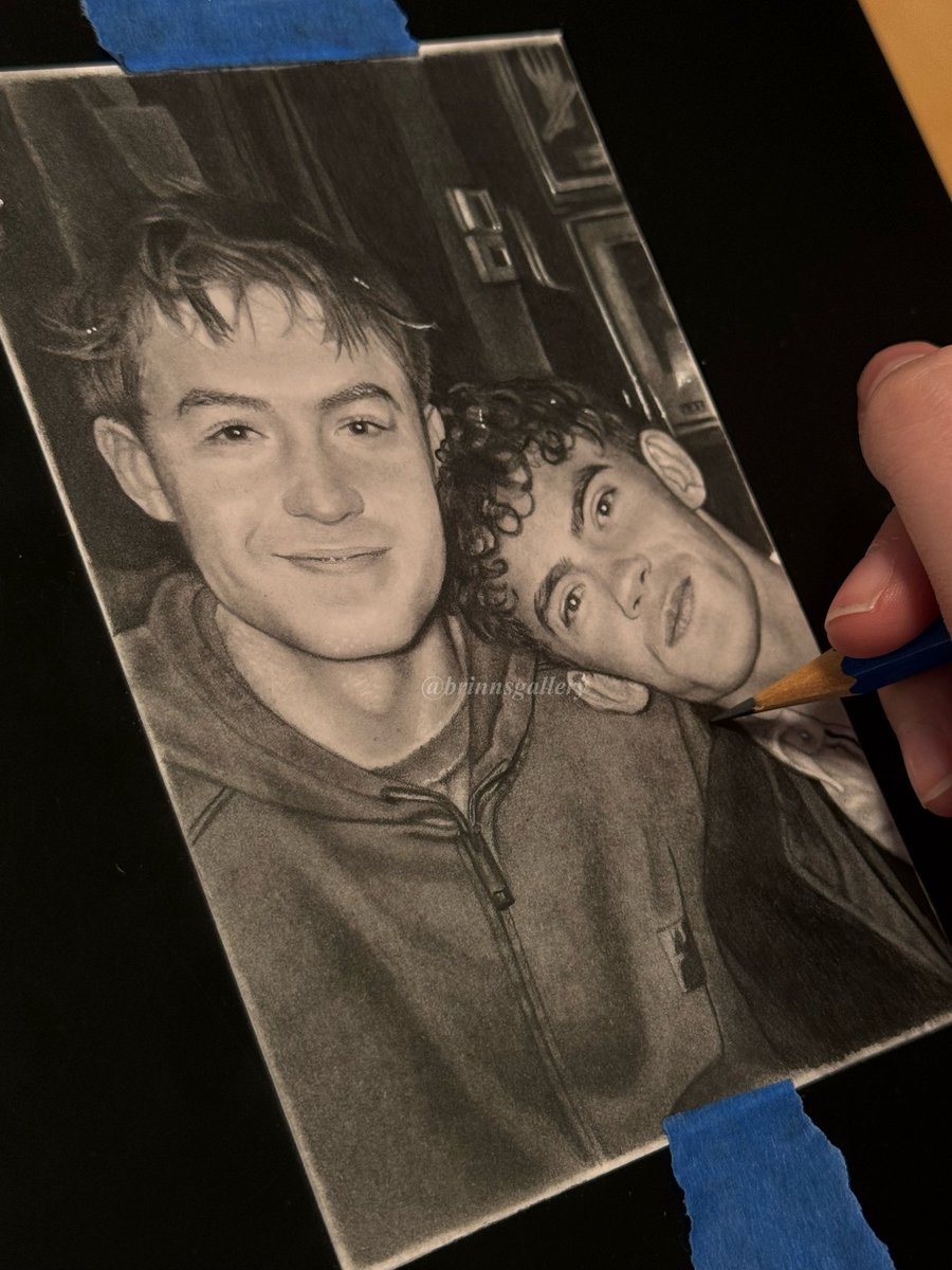 Kit and Joe graphite commission. Really happy with these results, this is my favorite photo of them. 🥹
•
•
•
#graphitedrawing #artcommission #kitconnor #joelocke