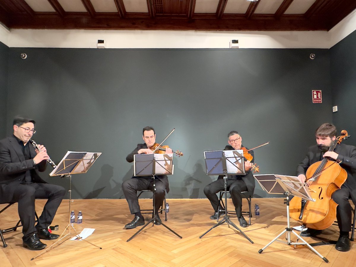 CulturaVLL_'s tweet photo. La Sala Municipal de Exposiciones de La Pasión se llena de música en el Ciclo Voces de Pasión de la mano del Grupo de Cámara Ad Libitum 🎻���️

Un concierto que propone una mirada distinta a la música procesional, como es escucharla de cerca. https://t.co/gOxr3Zq3Lx