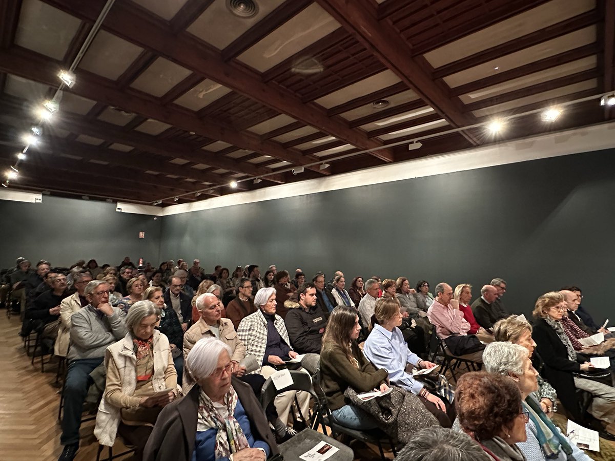 CulturaVLL_'s tweet photo. La Sala Municipal de Exposiciones de La Pasión se llena de música en el Ciclo Voces de Pasión de la mano del Grupo de Cámara Ad Libitum 🎻���️

Un concierto que propone una mirada distinta a la música procesional, como es escucharla de cerca. https://t.co/gOxr3Zq3Lx