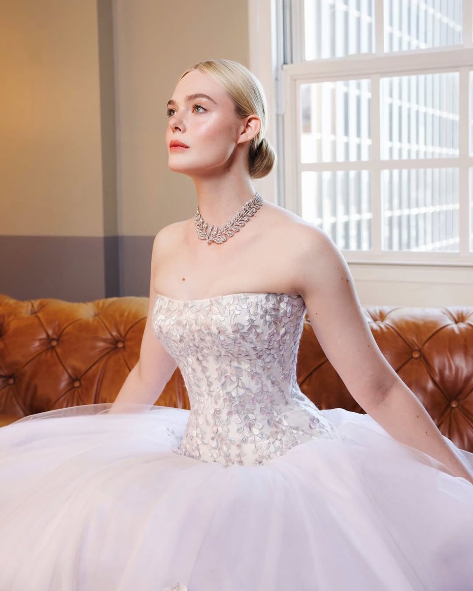 Elle Fanning Central 👽 tweet media