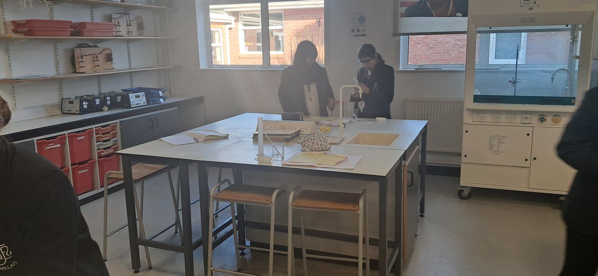 Millais_Science's tweet photo. Do you need any help? #MillaisYear7 didn’t! We were impressed that they got straight on with the experiment of the day and worked independently #MillaisScience #MillaisCollaboration https://t.co/xwanROCJ8l