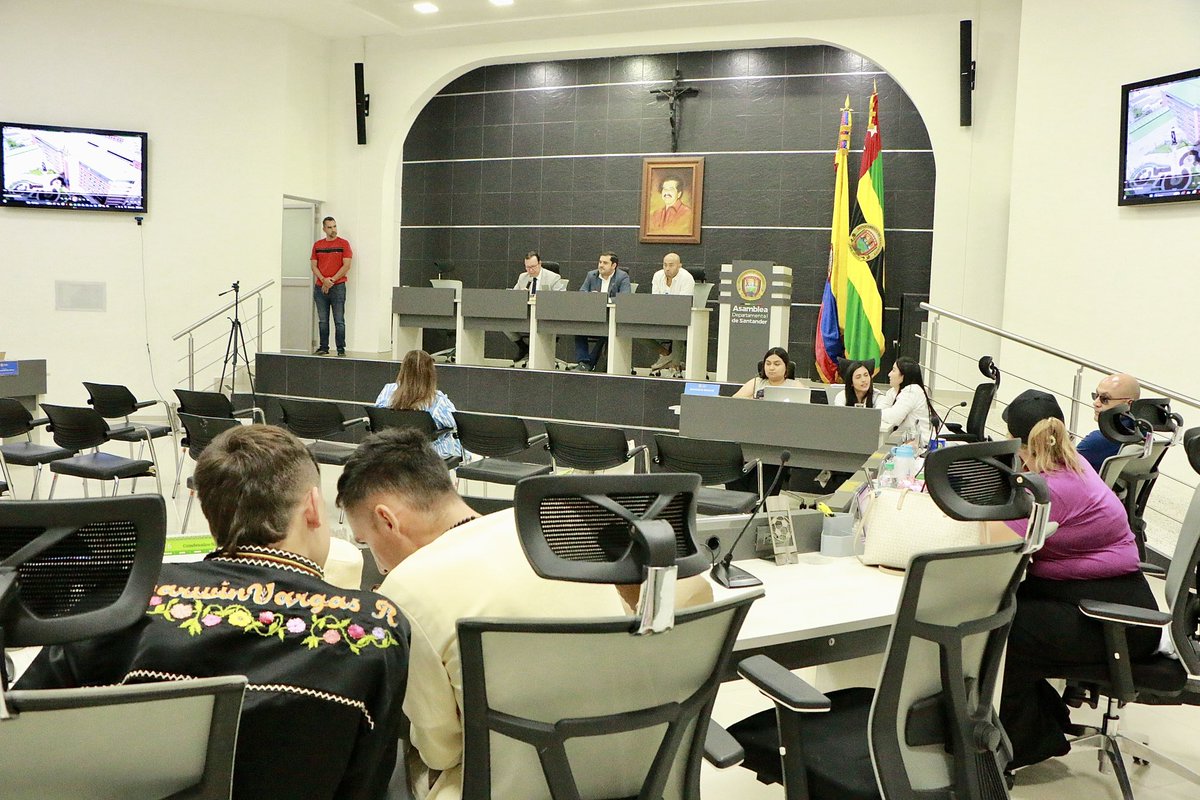Unidades_UTS's tweet photo. El rector @olengerke presentó ante la Asamblea Departamental el Informe de Gestión 2025 de las UTS, donde destacó los principales avances institucionales.
Durante la sesión se resaltó, entre otros logros, la Acreditación Institucional de Alta Calidad.
#SomosUTS #AltaCalidad https://t.co/PAJI0qUDM2