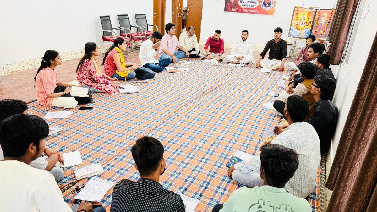 64Brijesh's tweet photo. अखिल भारतीय विद्यार्थी परिषद टीकमगढ़ जिले की जिला समीक्षा बैठक सम्पन्न हुई। जिसमें प्रवासी कार्यकर्ता के रूप में प्रांत सह संगठन मंत्री श्री आशीष शर्मा जी भाईसाहब उपस्थित रहे।

#abvpmk #abvpmp #ABVPMahakoshal #abvpvoice #ABVP https://t.co/XAh9mh9qBc