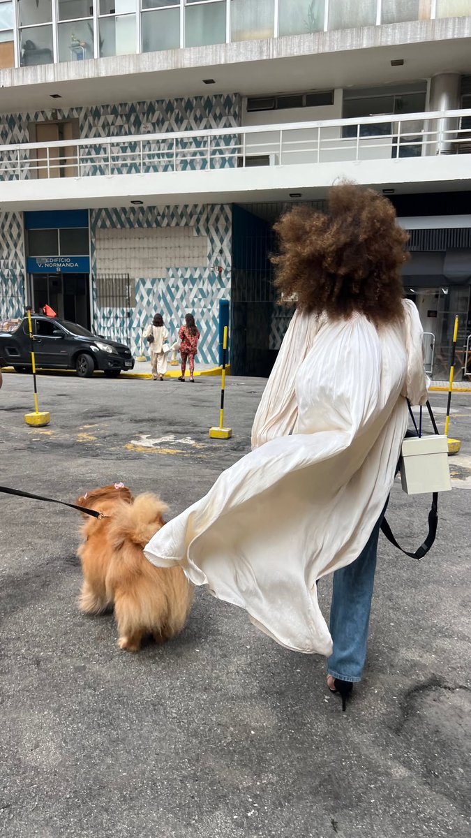 Ela nem precisa olhar pra câmera para ser o centro da nossa atenção! 🤭😍

📲| Any Gabrielly via Instagram stories.