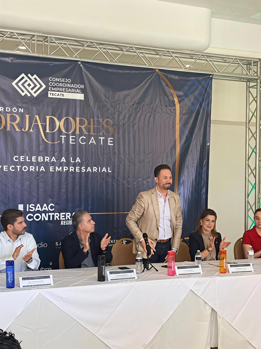 SantelicesM1's tweet photo. #ForjadoresTecate | Presentes en la conferencia donde se anunciaron a quienes serán reconocidos en el Galardón en Tecate.
En Corporativo Marsan nos honra ser patrocinadores y respaldar a quienes impulsan el desarrollo del municipio.
#FixerOfEverything #MarcoSantelices #FixerTips https://t.co/zJOLTB4Ozb