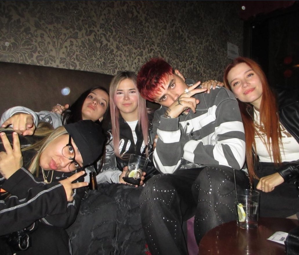 yo te amo lit eres una lesbiana más o como era?