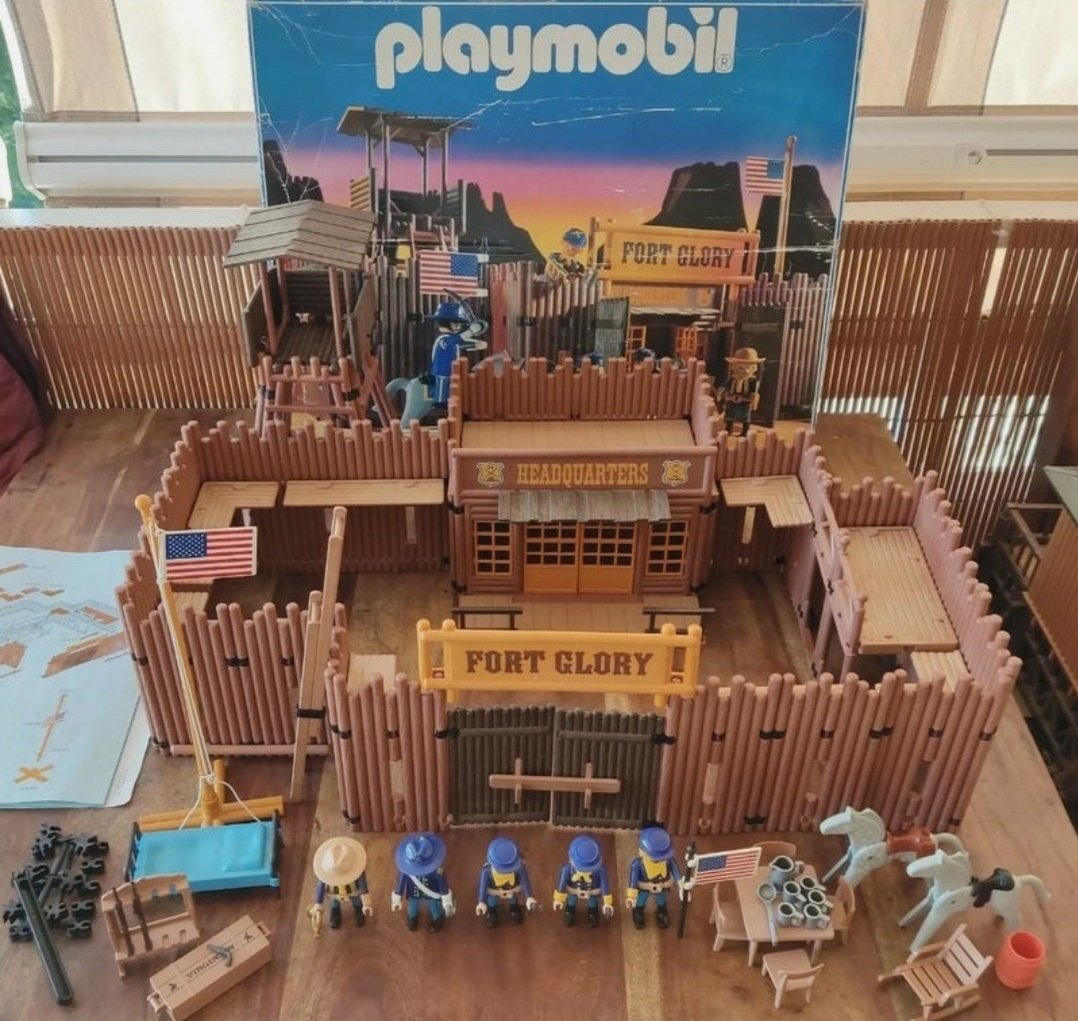 Retro 80's 90's 2000's tweet media