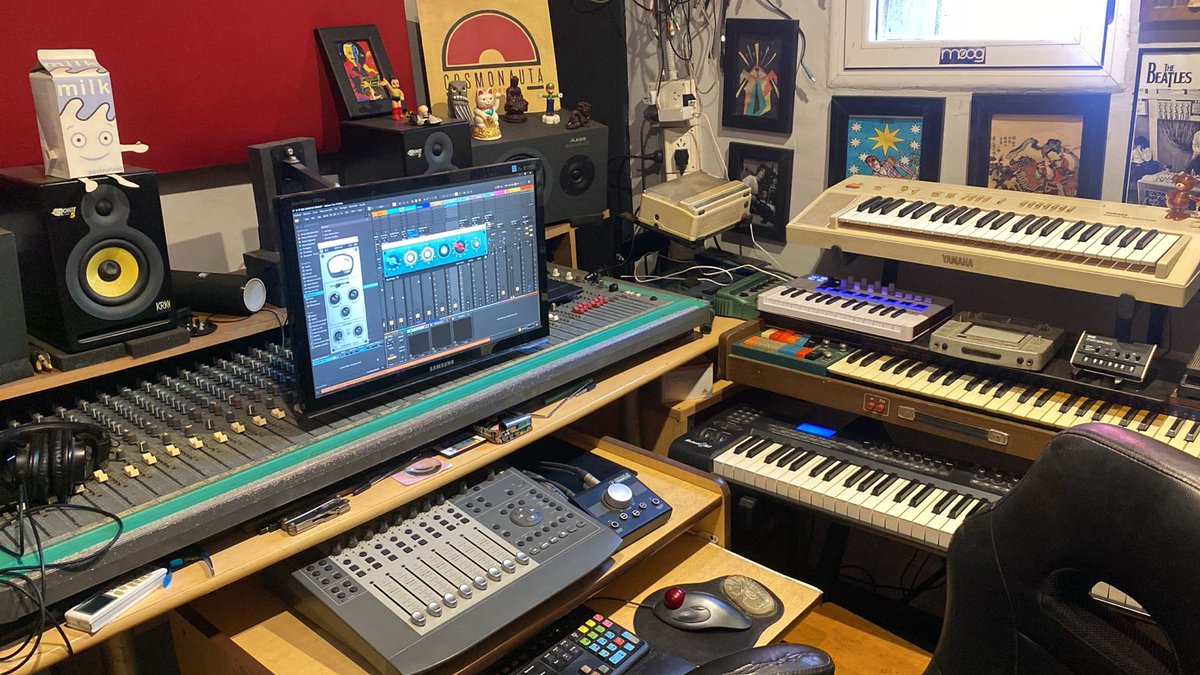 SonimusAudio's tweet image. Inside this inspiring studio setup, Sonimus tools like Burnley 73 and TuCo come to life, adding harmonic depth, punch &amp;amp; musical character right inside the DAW. Surrounded by synths, keys, and creativity, this is where ideas turn into records.
#Sonimus #HomeStudio #AudioPlugin