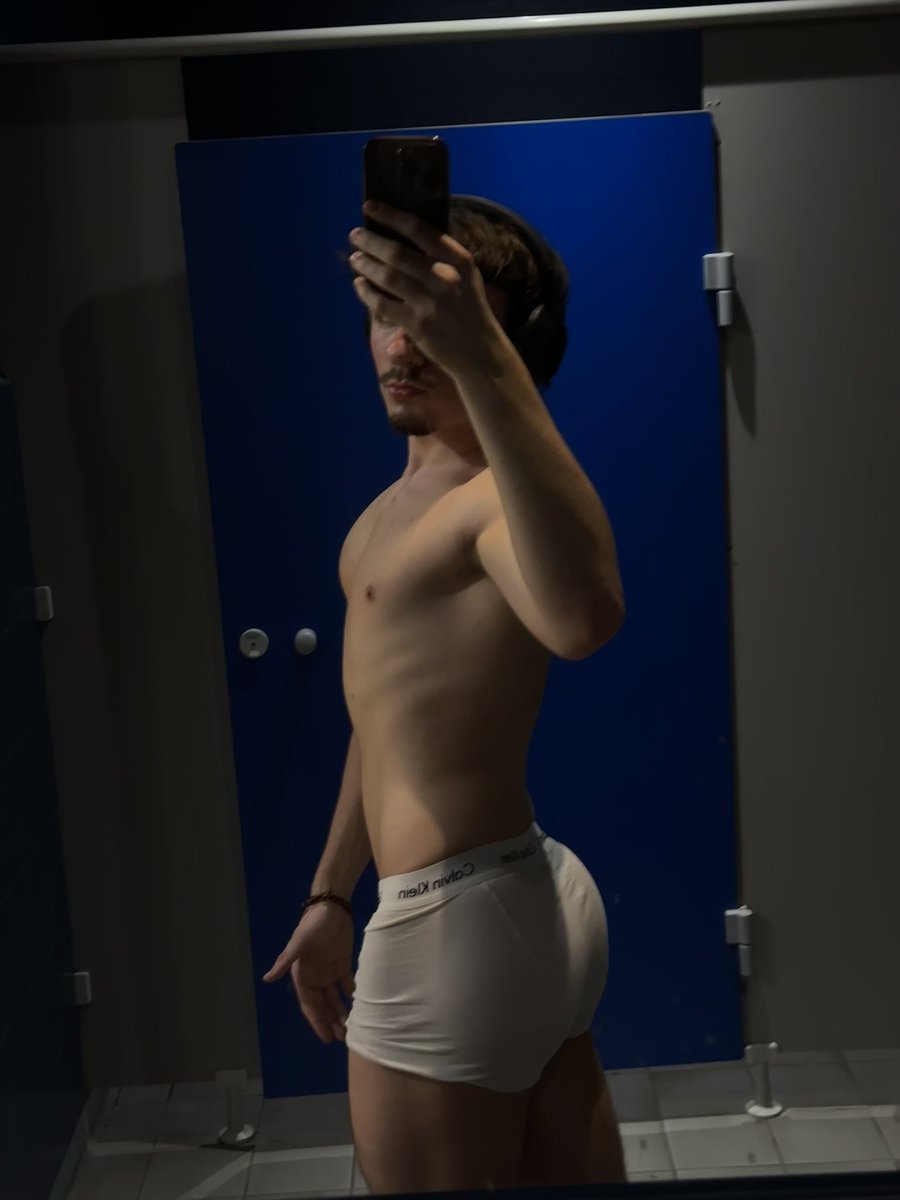 ethan 💋 tweet media