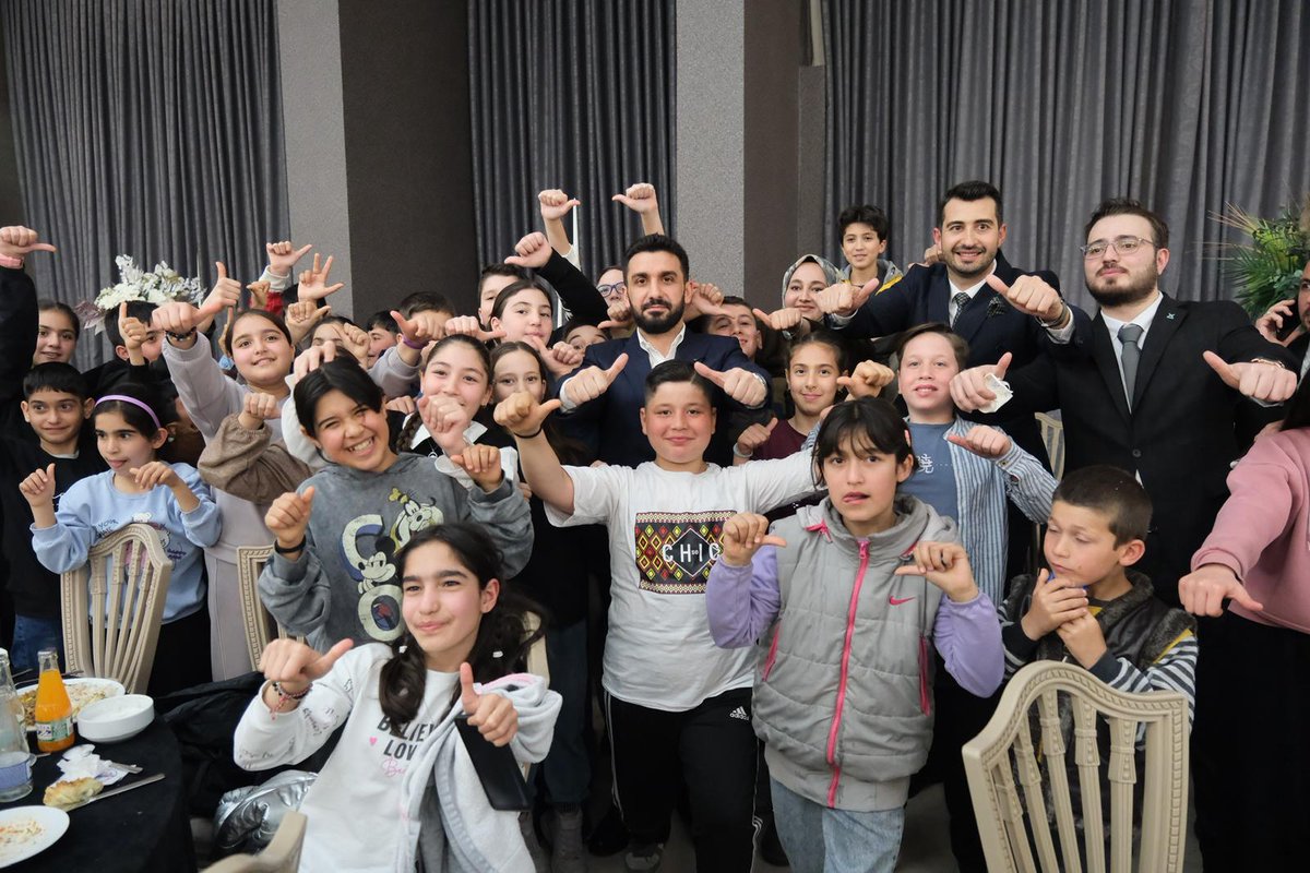 📍 Denizli

TÜGVA Denizli İl Teşkilatımızın düzenlediği Aile İftarı programında kıymetli yol arkadaşlarımız ve aileleriyle aynı sofrada buluşmanın huzurunu yaşadık.

Rabbim sofralarımızdaki bereketi, gönüllerimizdeki muhabbeti daim eylesin.