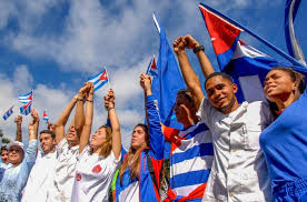 “La fuerza creadora de los jóvenes cubanos”La juventud cubana de hoy se reinventa cada día.Desde la música urbana hasta el arte digital, los jóvenes están construyendo nuevas formas de expresión que dialogan con la tradición y miran hacia el futuro. #SanctiSpíritusEnMarcha