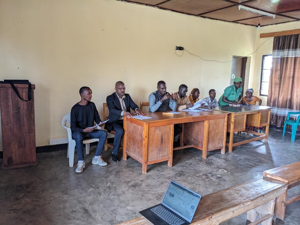 GisagaraNyc's tweet photo. Uyu munsi muri @GisagaraDistr gahunda yo gutoranya imishinga y'#Urubyiruko izaterwa inkunga muri gahunda yo #kuremera_program 2025-2026 yakomeje mu mirenge, aho hatoranya imishinga y'Urubyiruko myiza kurusha Indi izaterwa inkunga ya 300,000 Rwf yo kongera igishoro. @jnabdallah https://t.co/01COXgFGoE