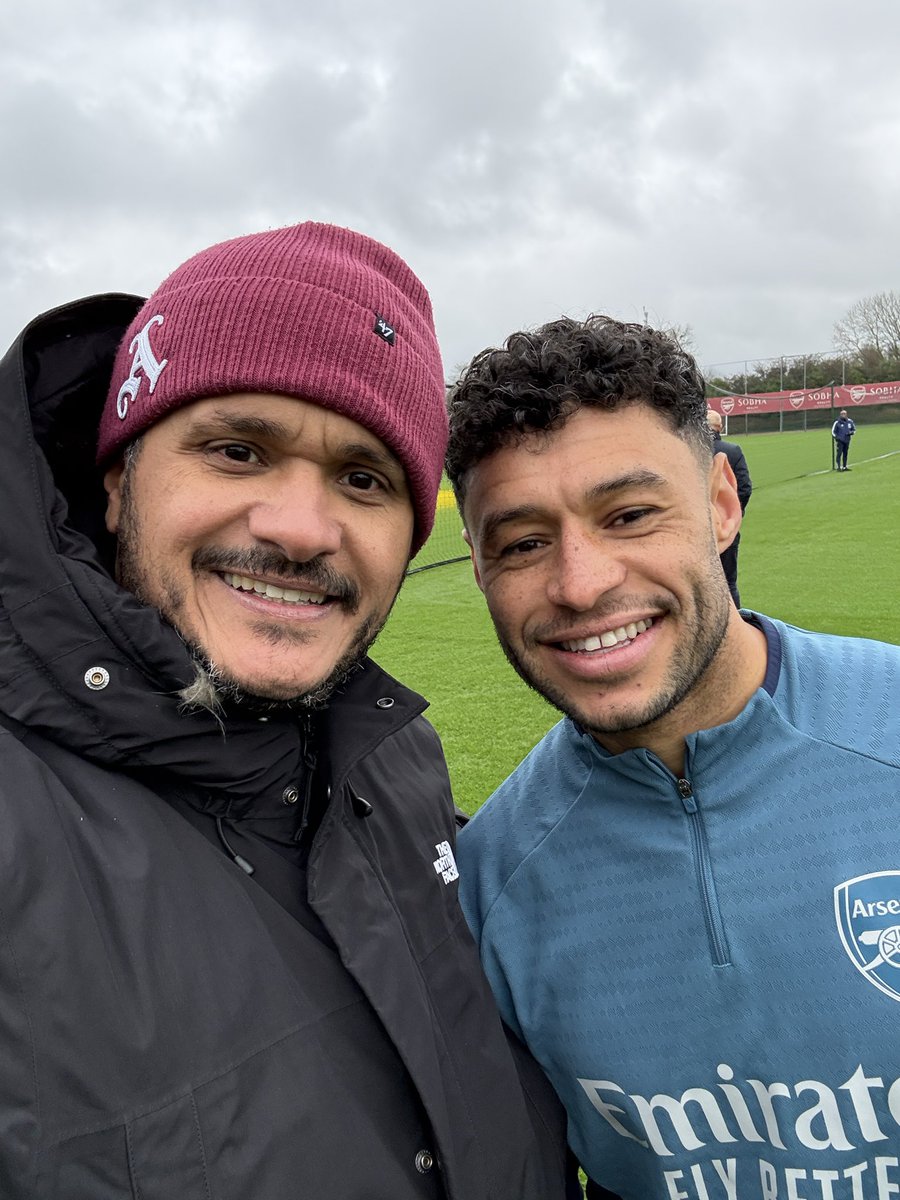Arsenal_Brazil's tweet photo. Legal reencontrar o Alex no CT também, quem lembra de quando fazíamos a OX-TV? Bons momentos! Demos muita risada. https://t.co/sNUvDzxXYe
