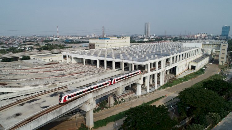 JXperience's tweet photo. @VVYND Menurut keyakinan saya sepertinya cancel kak, kalau jadi dibangun harusnya modelnya akan seperti depo LRT Jakarta Pegangsaan Dua yg menara diatasnya belum dibangun tapi sudah "setengah jadi" yg bagian depo dibawah nya https://t.co/iN3glrKTWt