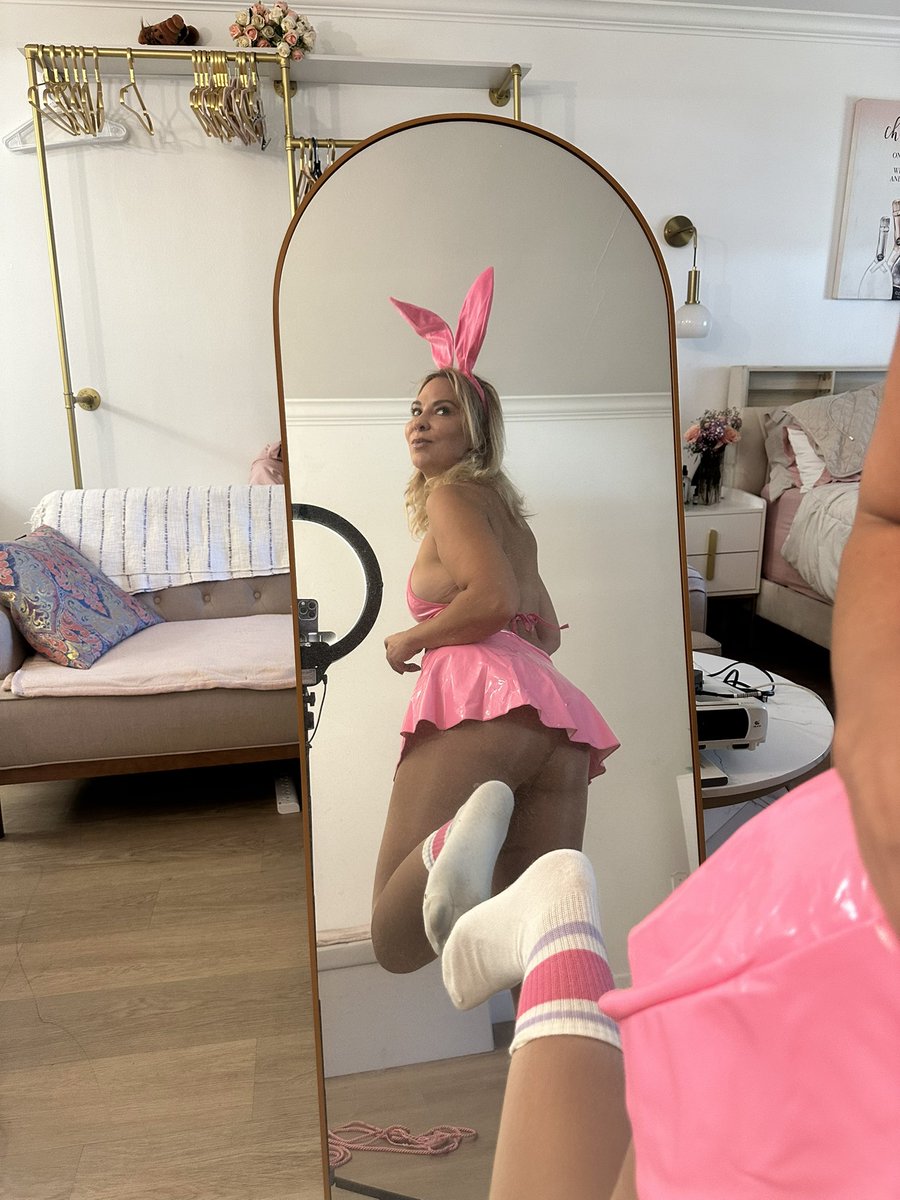 AnnaLeebondage * fetcon2025 * tweet media