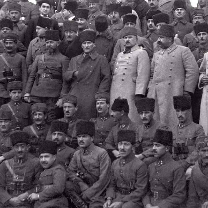 bir avuç Türk.