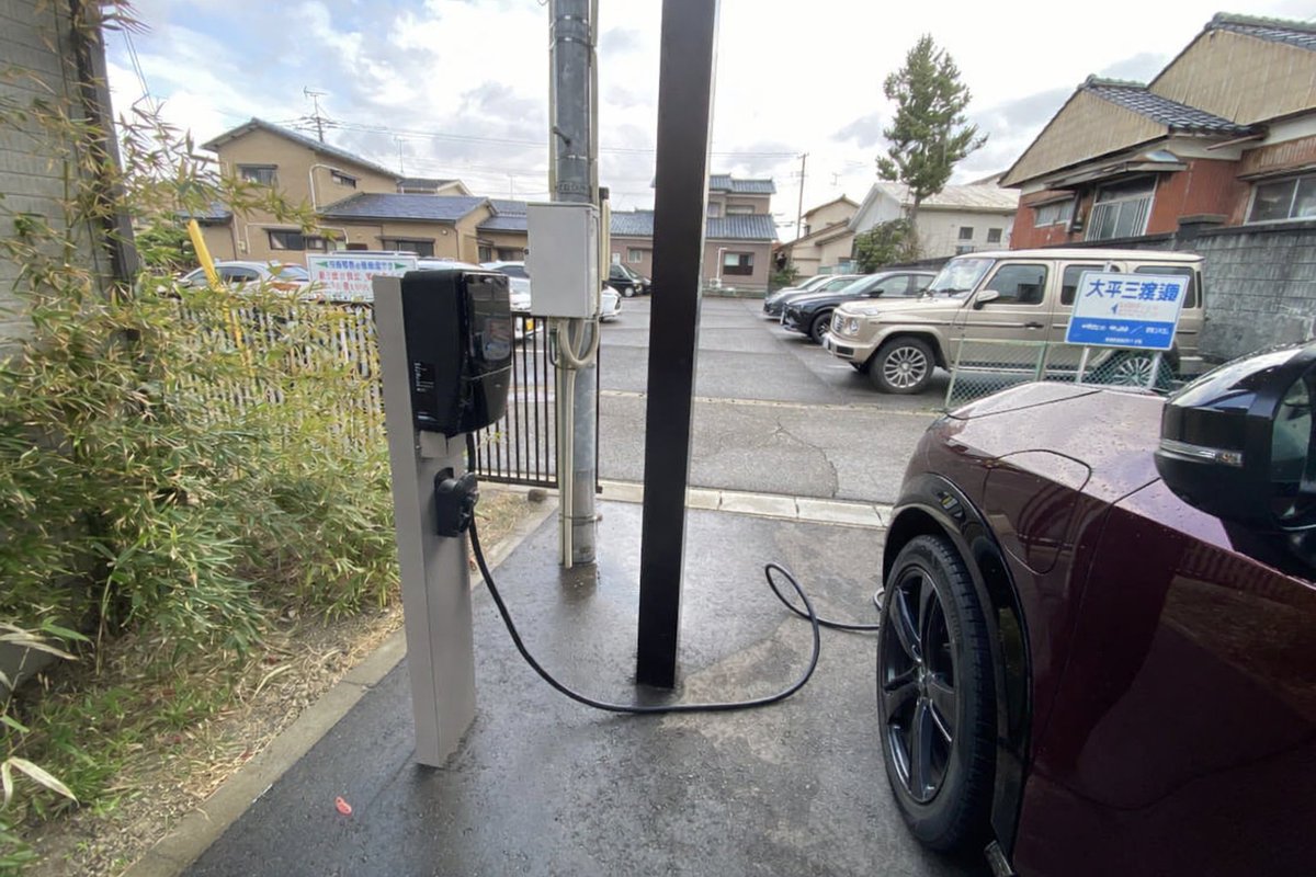 msijp_aiot's tweet photo. 🚗⚡ 導入事例のご紹介｜新潟市・クリニック

日産アリアやリーフの充電時間短縮を目的に、6kW充電環境を導入～
これまで使用していた充電器のエラーをきっかけに、
安定性と使いやすさを重視してMSI EV充電器へ入替！

📱 アプリ操作対応
📊 本体ディスプレイで充電量を確認
💳 カード認証で管理もスムーズ

週末の長距離移動も、より安心・快適に🚗✨

👉 導入事例はこちら
 https://t.co/oBrgAc2Tal
🛒 好評販売中
https://t.co/FpEsKCKKYV

今後も事例を続々公開予定📣
フォローしてお待ちくださいね！

#MSI #MSIEV充電器 #EVシリーズ #導入事例 #EVライフ #新潟