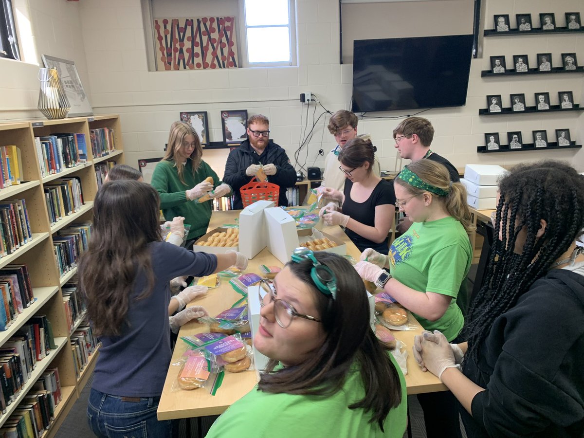 Roxana High School tweet media