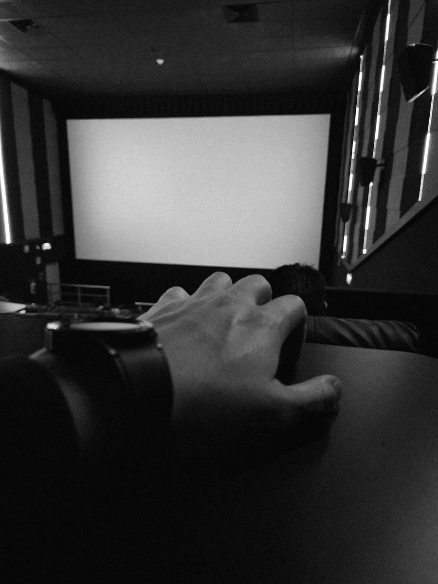 La lluvia hizo que hiciéramos una parada antes de ir a la casa.