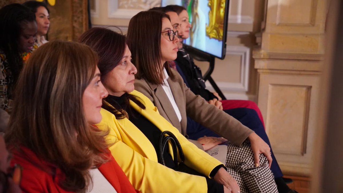 APCColombia's tweet photo. Desde #APCColombia impulsamos la cooperación internacional como motor de la #PolíticaExteriorFeminista: más recursos, protección en contextos de recorte y avances sostenidos en igualdad de género.

#CooperaciónFeminista https://t.co/PdZ9rCQcD5