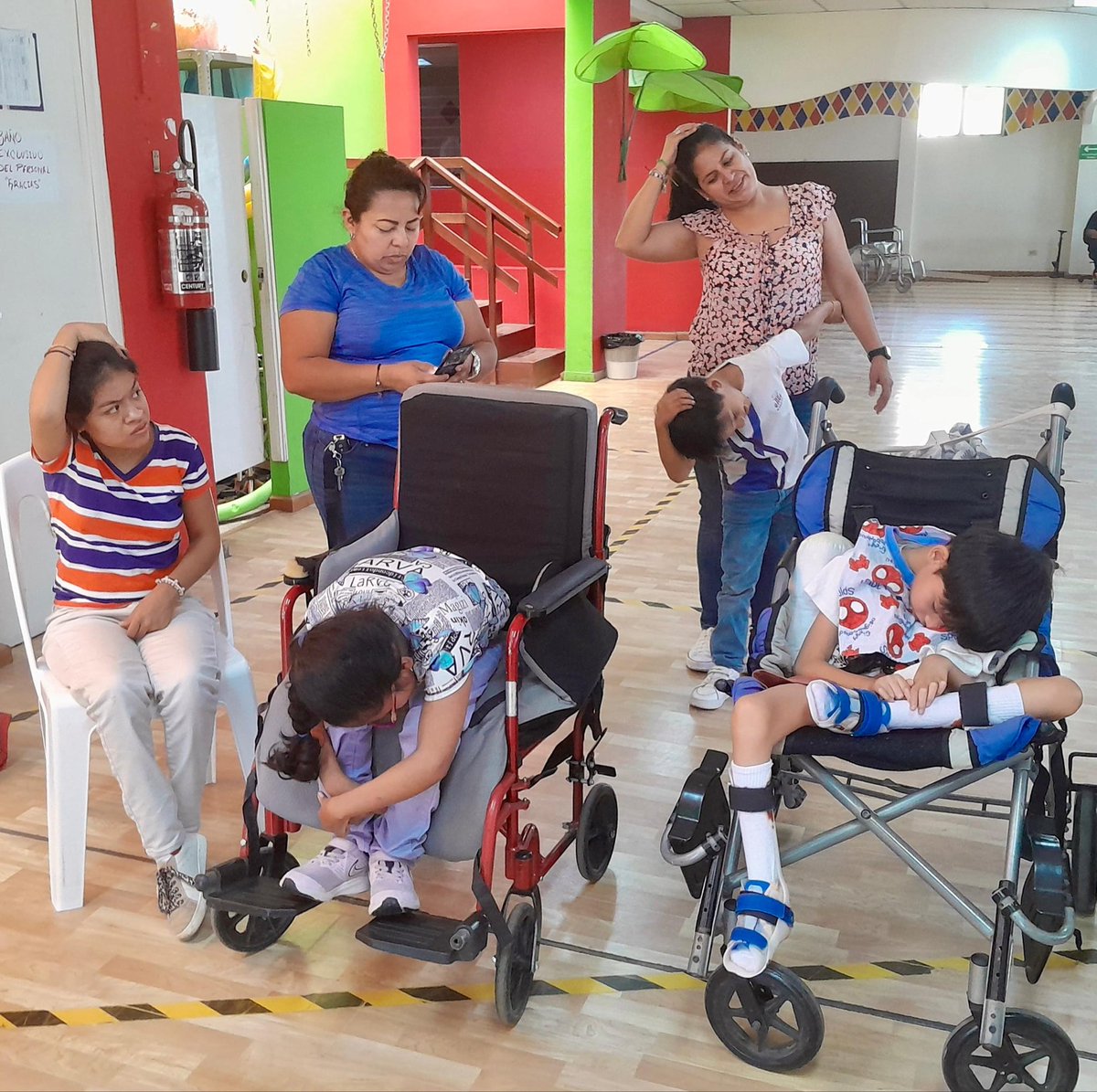 indeselsalvador's tweet photo. #PROADI | Esta tarde, la Oficina Departamental de INDES La Libertad, en coordinación con Teletón FUNTER de Ciudad Merliot, brindó una nueva jornada de atención al Programa de Academias Deportivas Inclusivas (PROADI). Los niños realizaron dinámicas recreativas con uso de pelotas e integración social.
#ConstruyendoElCamino
