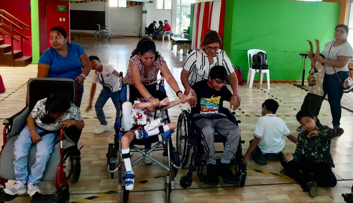 indeselsalvador's tweet photo. #PROADI | Esta tarde, la Oficina Departamental de INDES La Libertad, en coordinación con Teletón FUNTER de Ciudad Merliot, brindó una nueva jornada de atención al Programa de Academias Deportivas Inclusivas (PROADI). Los niños realizaron dinámicas recreativas con uso de pelotas e integración social.
#ConstruyendoElCamino