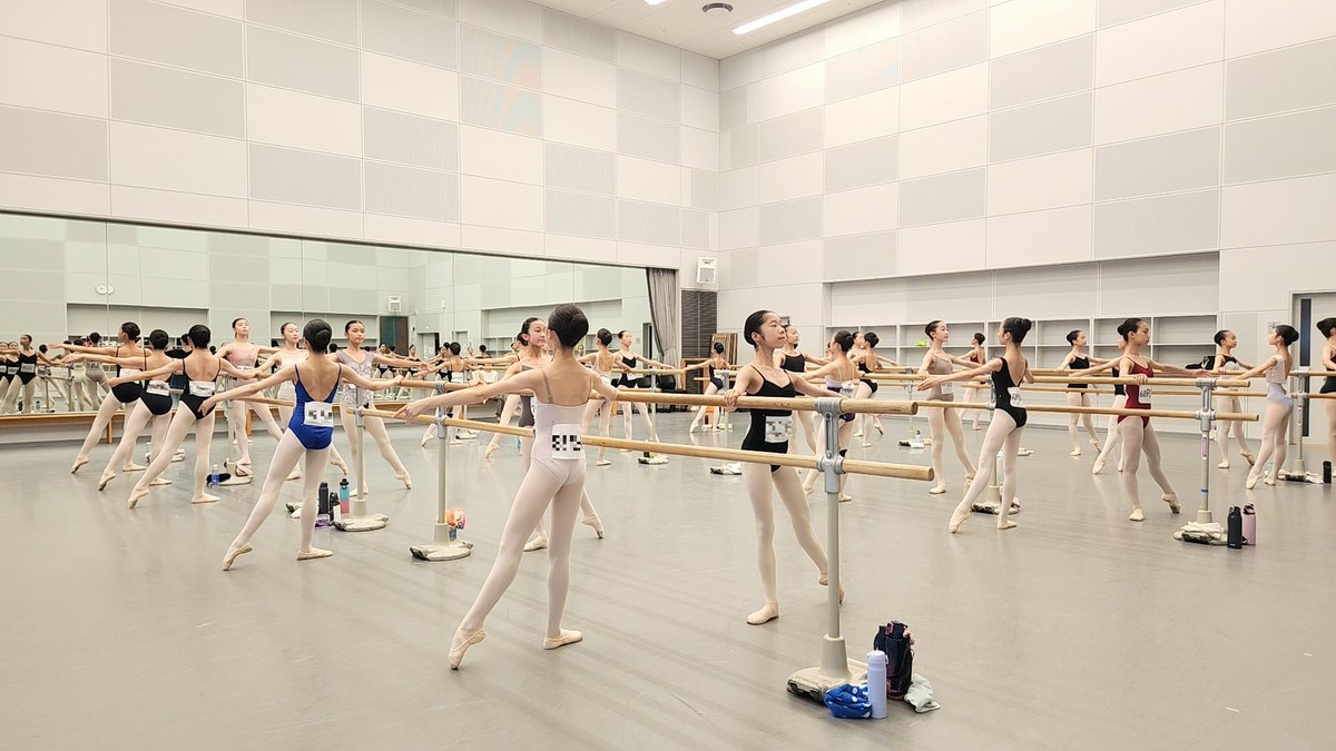 NNTballetschool's tweet photo. 速報❣
#新国立劇場バレエ研修所 「#夏の特別バレエレッスン」（バレエ研修所 説明会付き）のお知らせを公開しました😊
👇詳しくは下記をご覧ください！
https://t.co/r9blkkJ0wY https://t.co/2Rkw7MeZiy