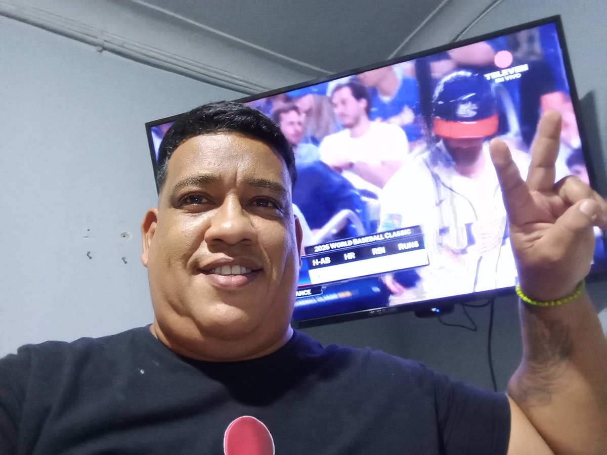 borisramos's tweet photo. Liganda con todo desde Cali Colombia @Canal_Televen viendo #BeisbolXTeleven Bendiciones y Ganar Venezuela Lo Máximo https://t.co/JNKJGWrXGX