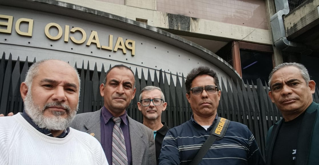 🇻🇪🆘  Corto y preciso:
Hoy los tribunales penales le negaron la Amnistía a los 6 sindicalistas condenados a 16 años por defender derechos. Al igual que a cientos de ciudadanos inocentes encarcelados injustamente. Basta de mafias! 

Venezuela exige Justicia, Libertad y Democracia.