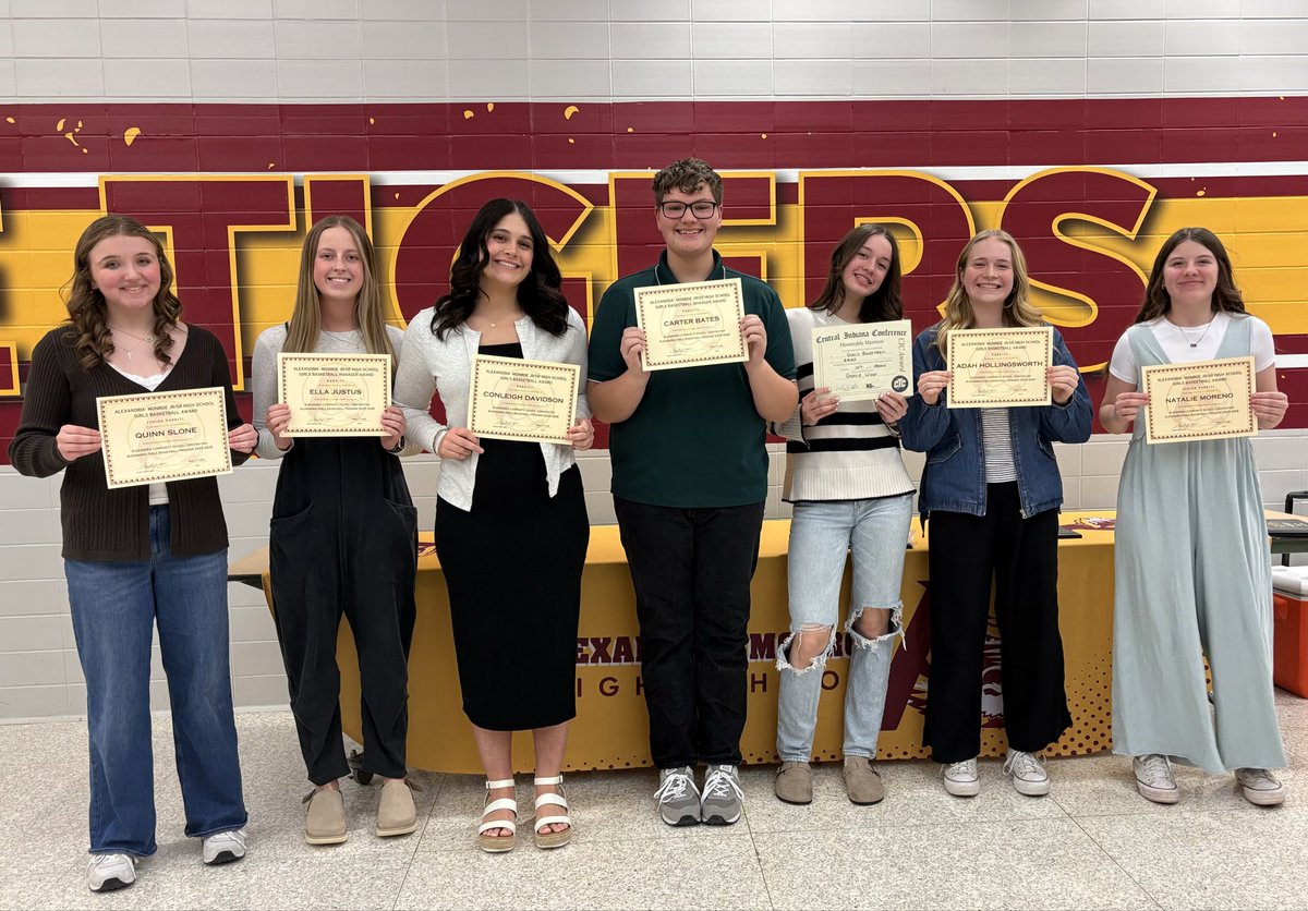 AlexGBB's tweet photo. Great night honoring our girls for a fantastic season! 
20-5 overall
6-1 conference
Sectional Champs- Back to Back 1st in School History
Team Academic All State 
#STS https://t.co/28MzHjiHlE