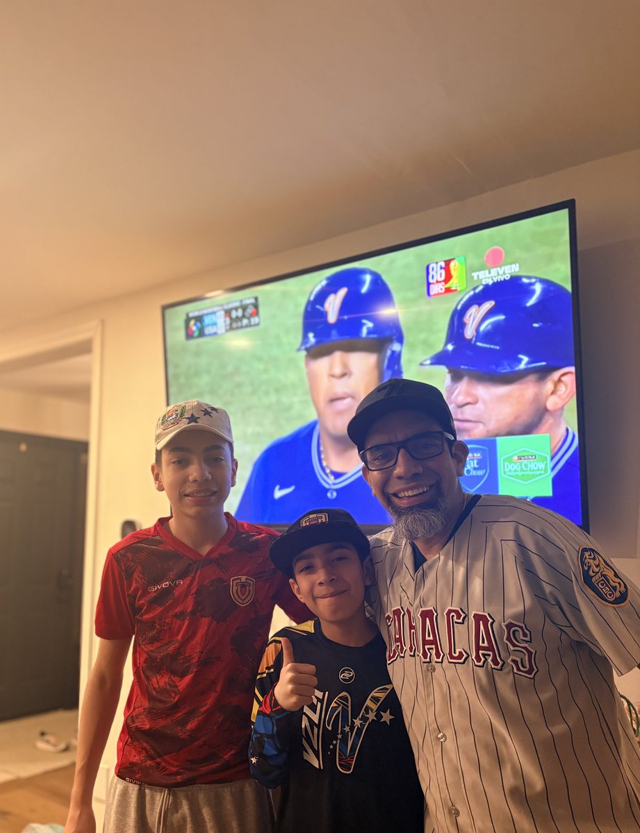 AlejDRZ's tweet photo. Viendo el mundial de baseball desde Canadá, con la señal de Televen #beisbolXTeleven. Nuestros favoritos son Bob Abreu, Omar Vizquel, Andrés Galarraga,  y ahora Suárez por su ejemplo adentro y fuera del campo!!! #JesusesElSeñor https://t.co/WPaodurN4I