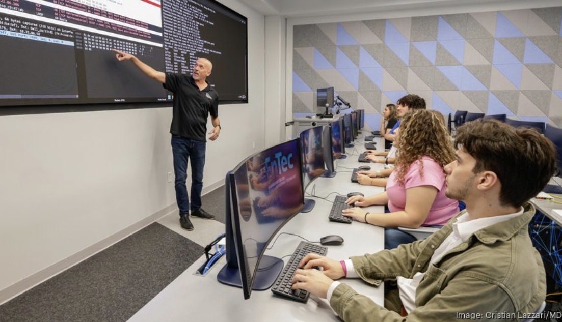 Miami Dade College tweet media