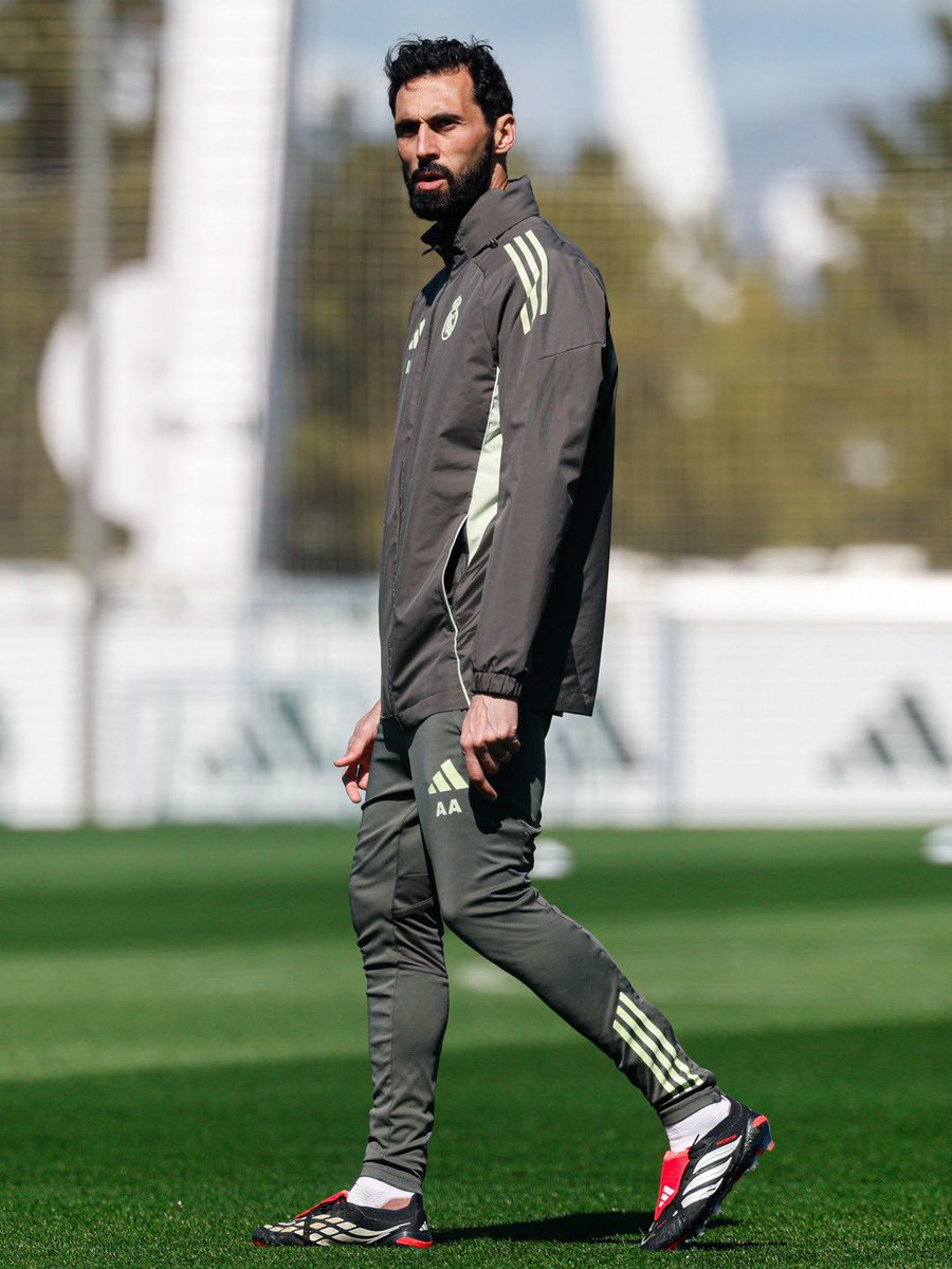 Bajita la mano 

Arbeloa se despachó a Guardiola y Mourinho en la Champions League.