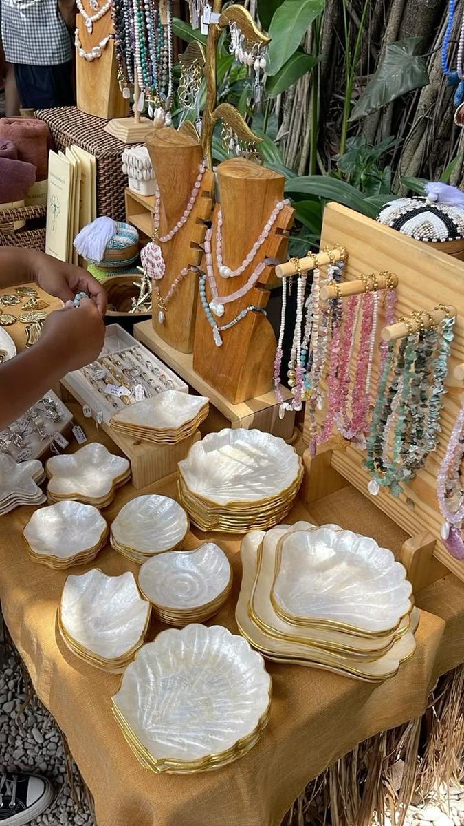 HaleyKissss's tweet photo. Flea markets ❤️ https://t.co/37viXEy971