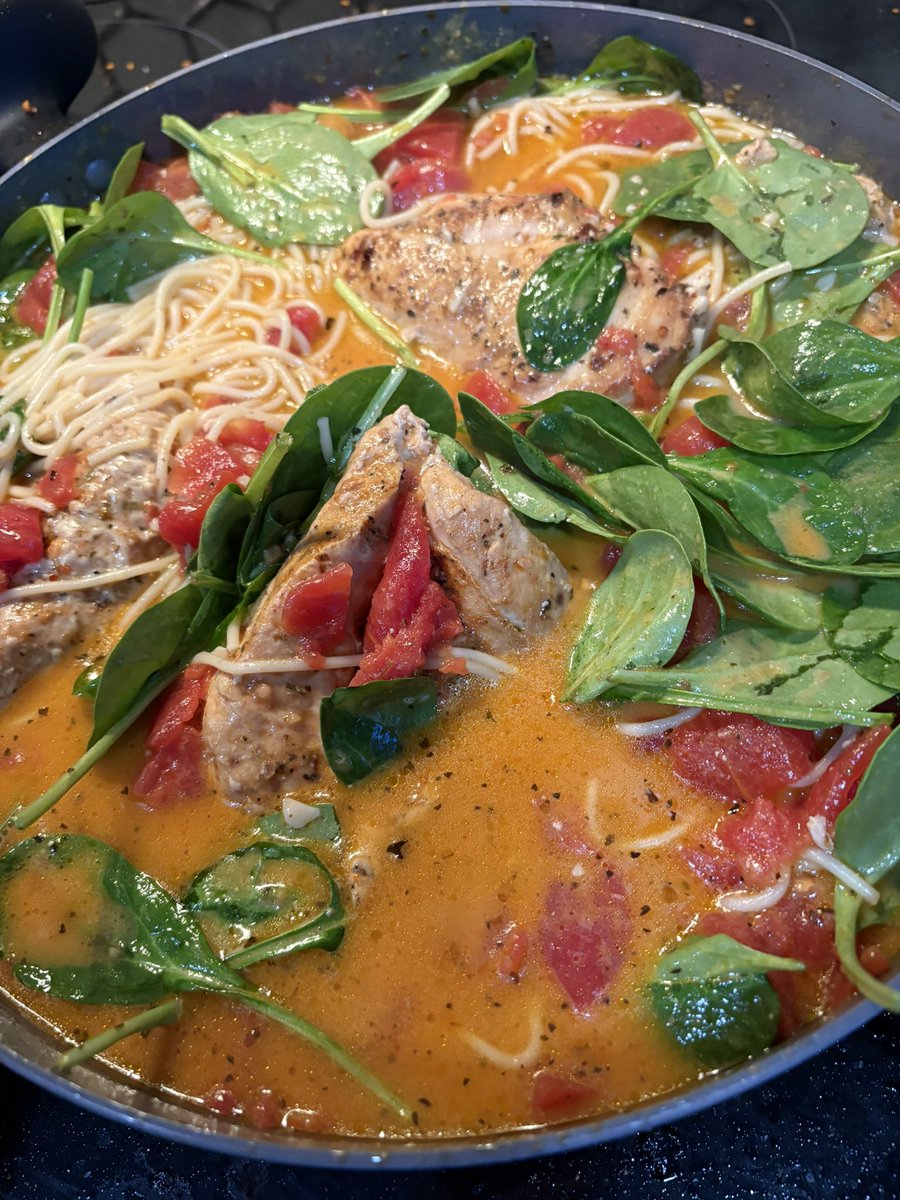 YumYumWpg's tweet image. Made some 🍗Chicken Breasts in a Cajun Garlic Butter 🧄🧈&amp;amp; Parmesan Sauce with Spaghettini 🍝&amp;amp; Diced Italian Tomatoes 🍅 &amp;amp; Fresh Spinach 🌱…Mmm 😋 #yumyumwpg #simplesupper #foodie #homecooking #comfortfood #healthymeals